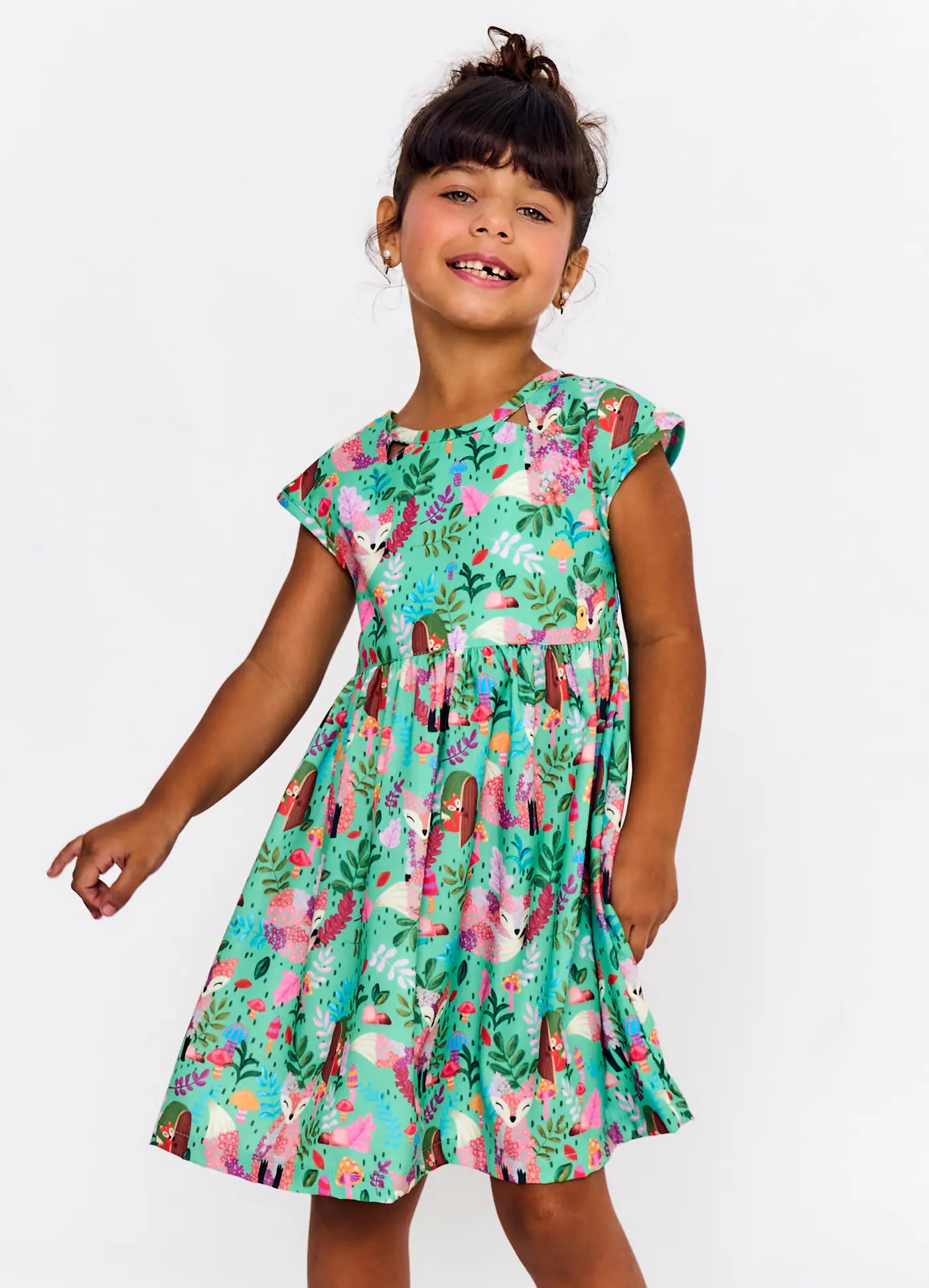 VESTIDO ALPHABETO ESTAMPADO EM TONS VERDE 